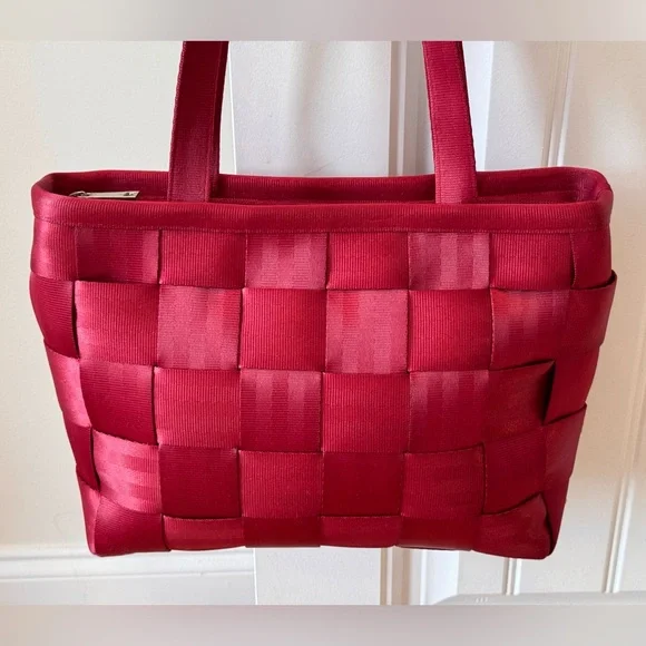 Harvey’s Seatbelt Tote Bag - Picture 3 of 6